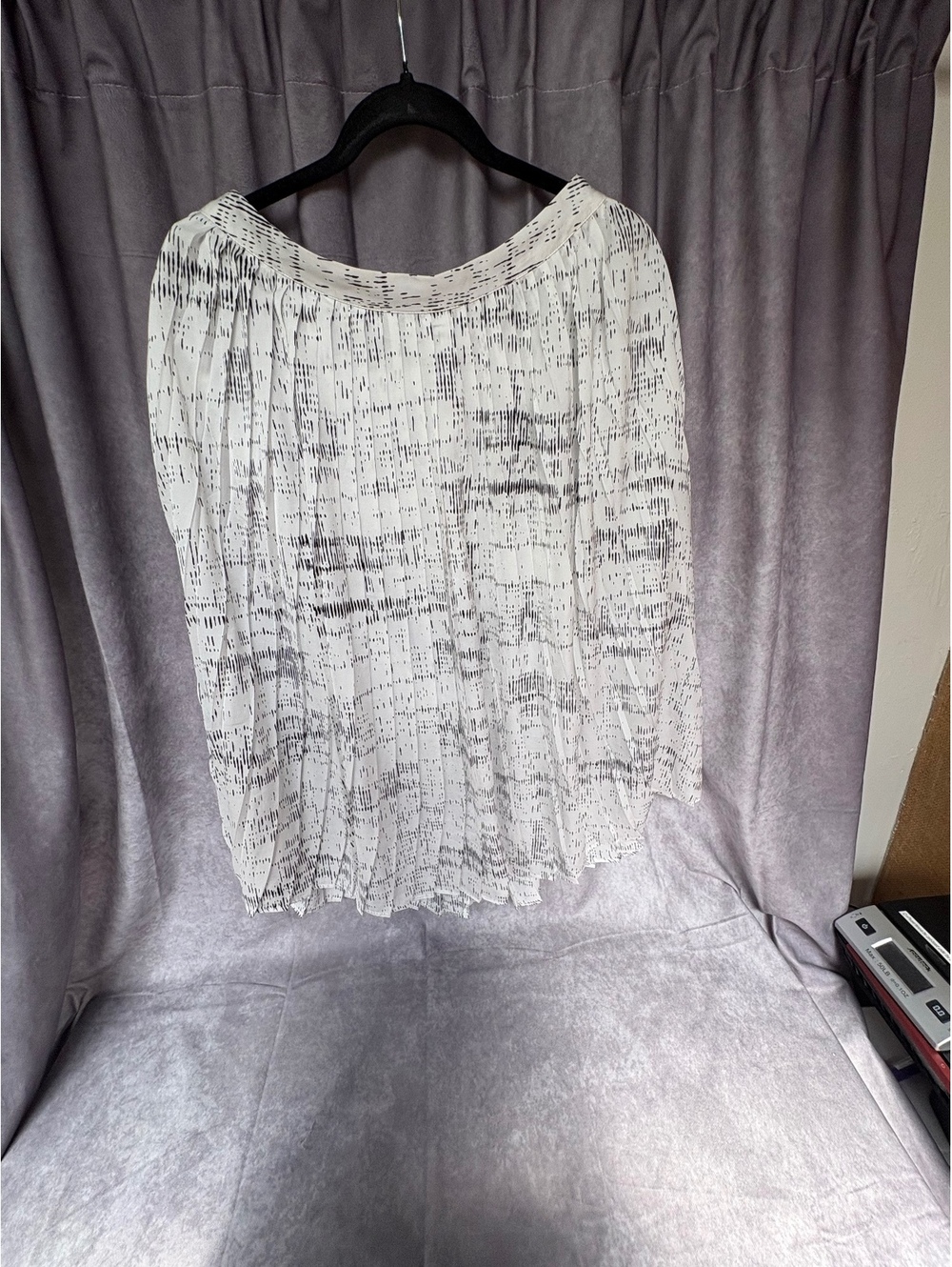 Avec Les Filles Size 10 White Black Pleated Midi Skirt Abstract Print